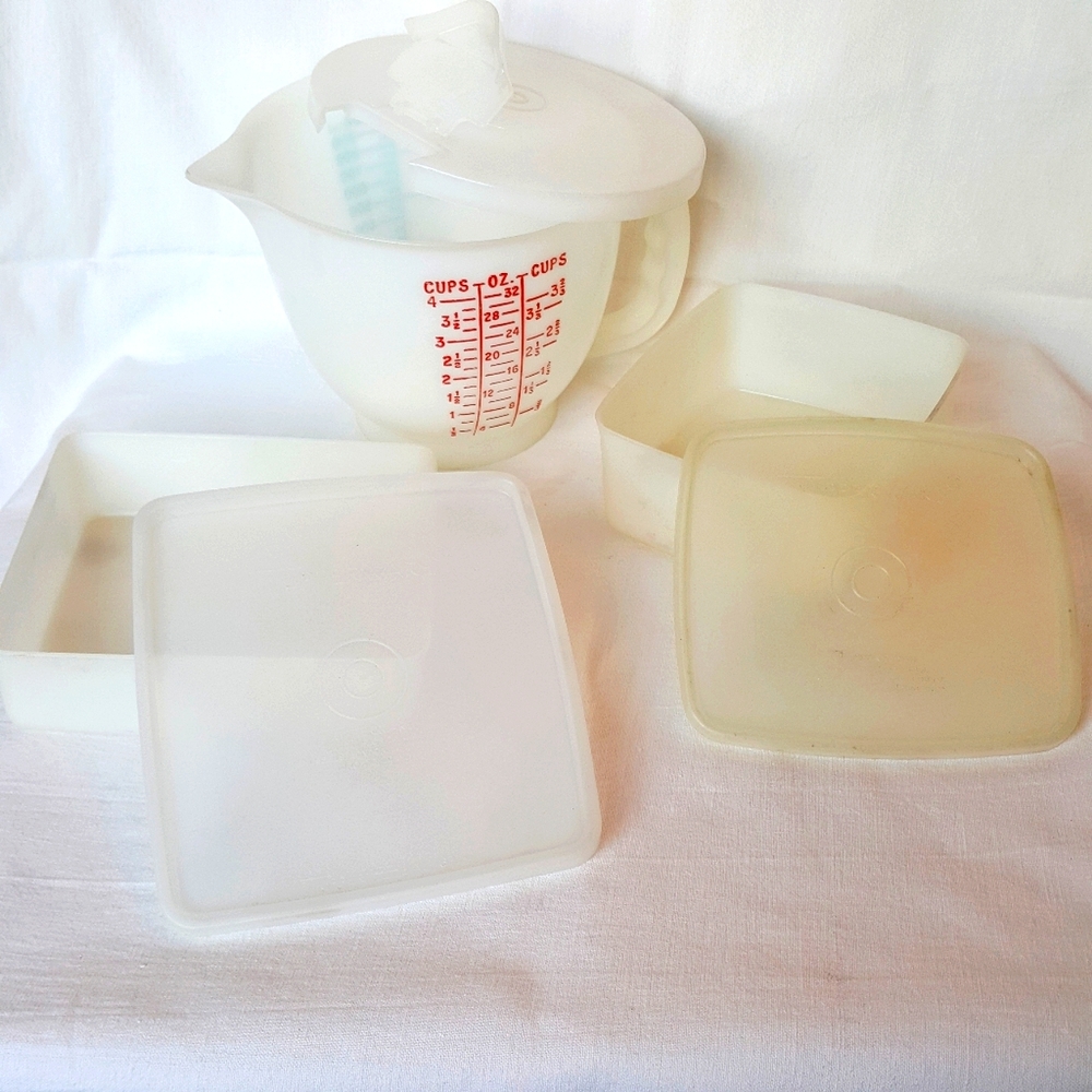 Vtg Tupperwear lot. Measuring Cup. 2 storage container with lids.